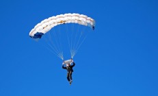 开云官网-两个世界的鏖战，被一人缝合