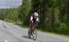 开云体育app-剑鞘与琴弓，京多安在电光石火间刻下的永恒差距