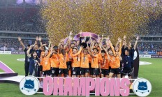 开云体育登录-球队在国内联赛中攀登胜利之巅