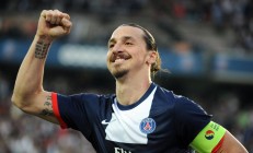 开云下载-梦境中的数据峡谷，浓眉哥刷新纪录与广州队轻取76人的超现实战役