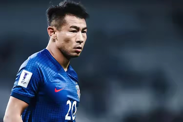 中超球员脱颖而出,成为国内足球界焦点人物 中超球员脱颖而出,成为国内足球界焦点人物