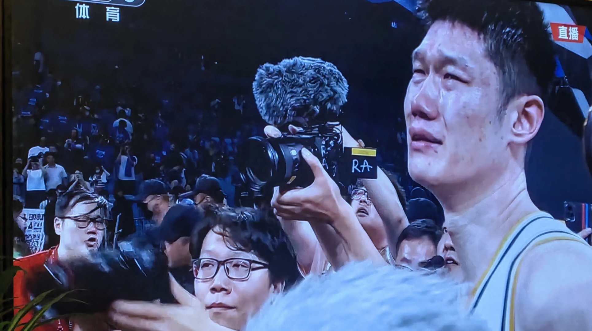 精彩时刻凸显球员实力,观众尖叫连连 精彩时刻凸显球员实力,观众尖叫连连