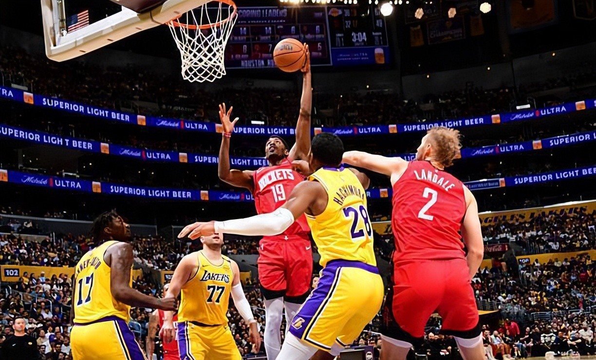 NBA球员在比赛中突破千分大关,成为球队一哥 NBA球员在比赛中突破千分大关,成为球队一哥