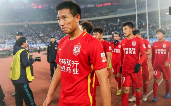 包含建业主场战平泰达，保级形势堪忧的词条