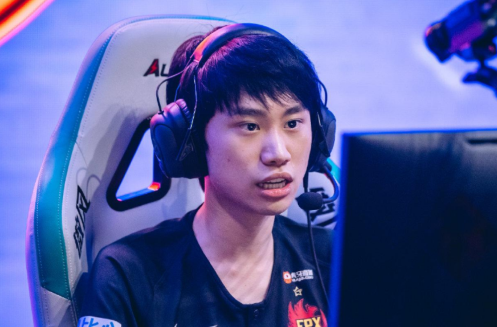 FPX碾压DK,Scout极限生还后反打顶尖较量四强赛,成为赛场最大亮点 FPX碾压DK,Scout极限生还后反打顶尖较量四强赛,成为赛场最大亮点