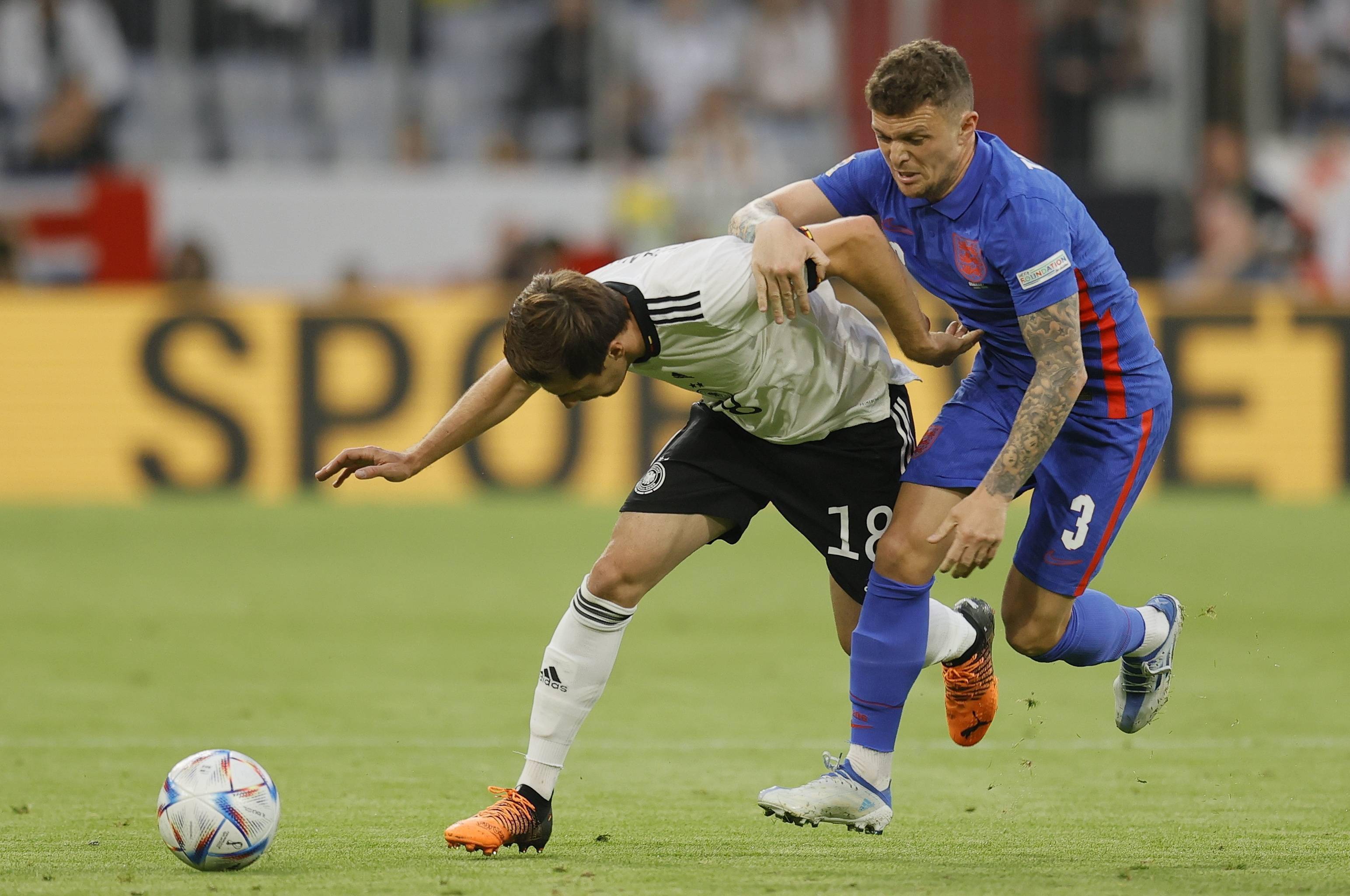 英格兰队惜败德国，止步八强