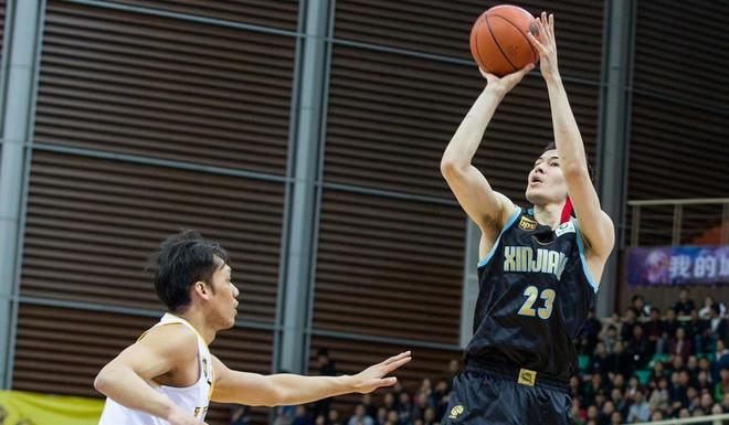 新疆男篮绝地逆袭海南队,力挽颓势 新疆男篮绝地逆袭海南队,力挽颓势