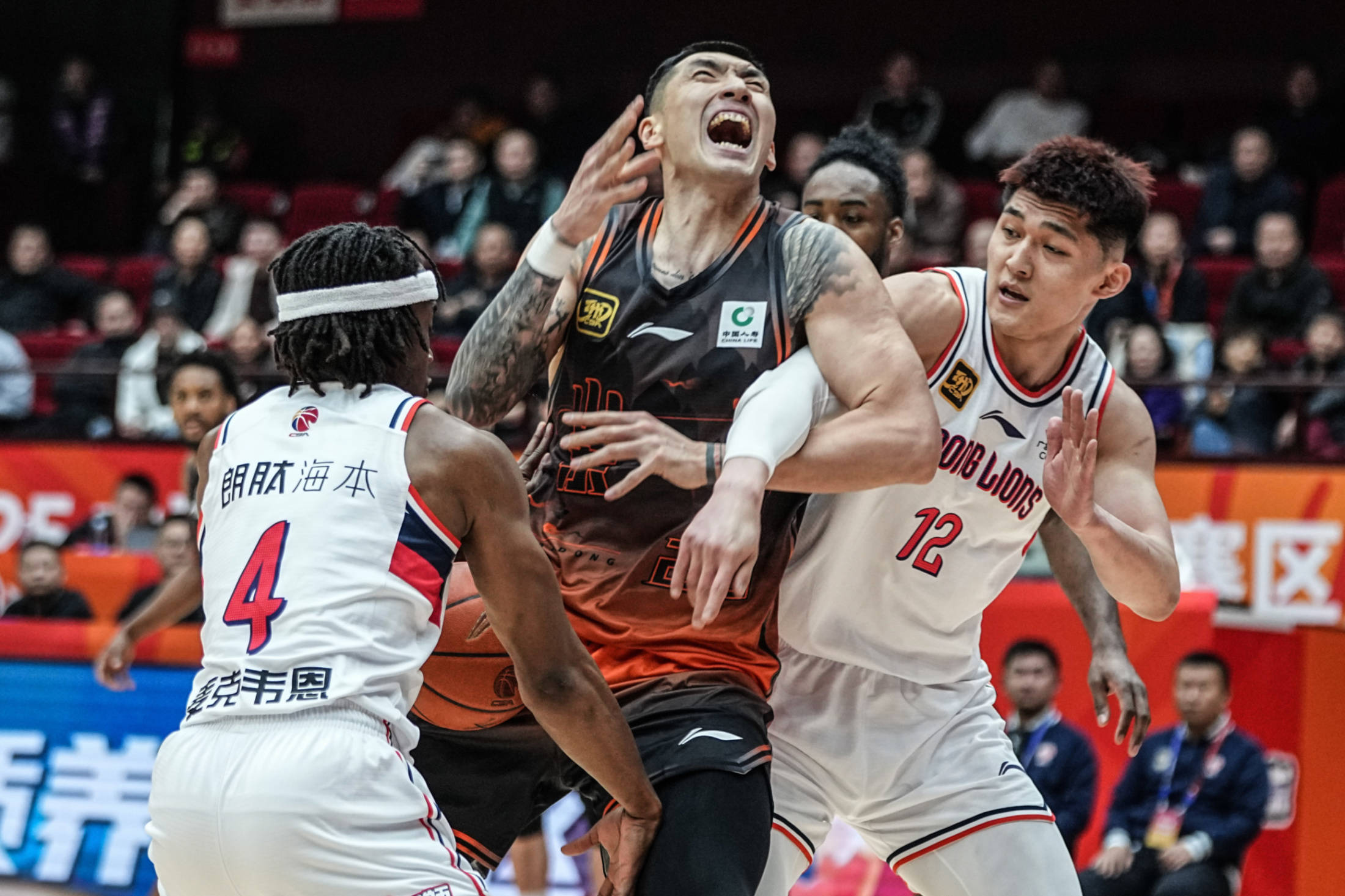 篮球名将因遭受重伤暂停赛季参赛 篮球名将因遭受重伤暂停赛季参赛