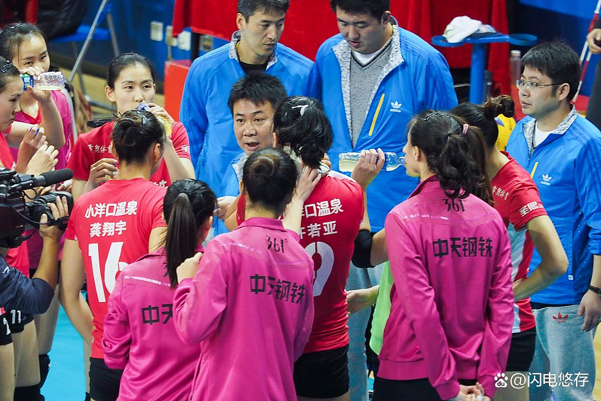 新晋球星崭露头角,助力球队登上领奖台 新晋球星崭露头角,助力球队登上领奖台