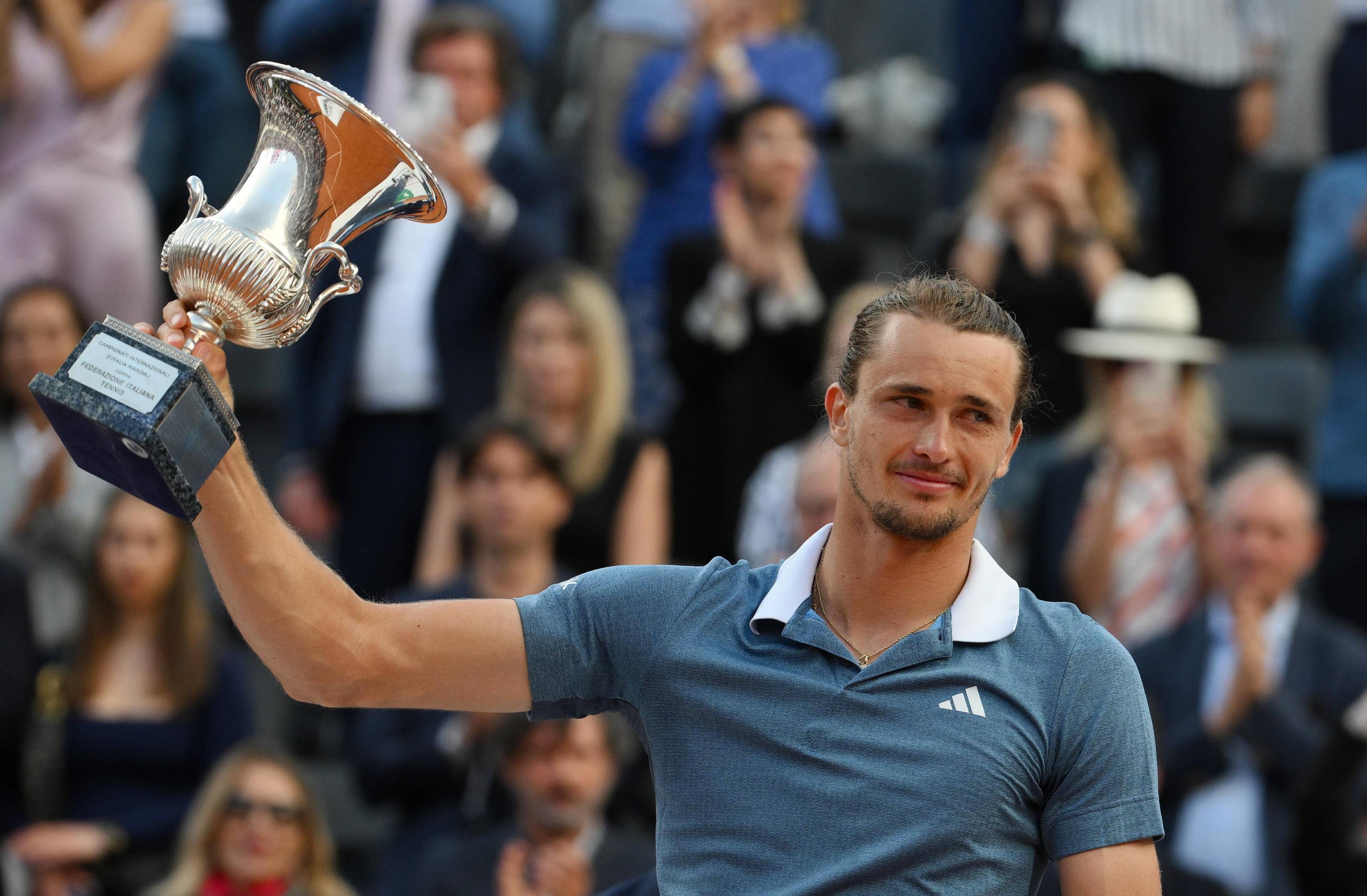 年终总决赛碾压拉沃尔杯，兹维列夫带队取胜