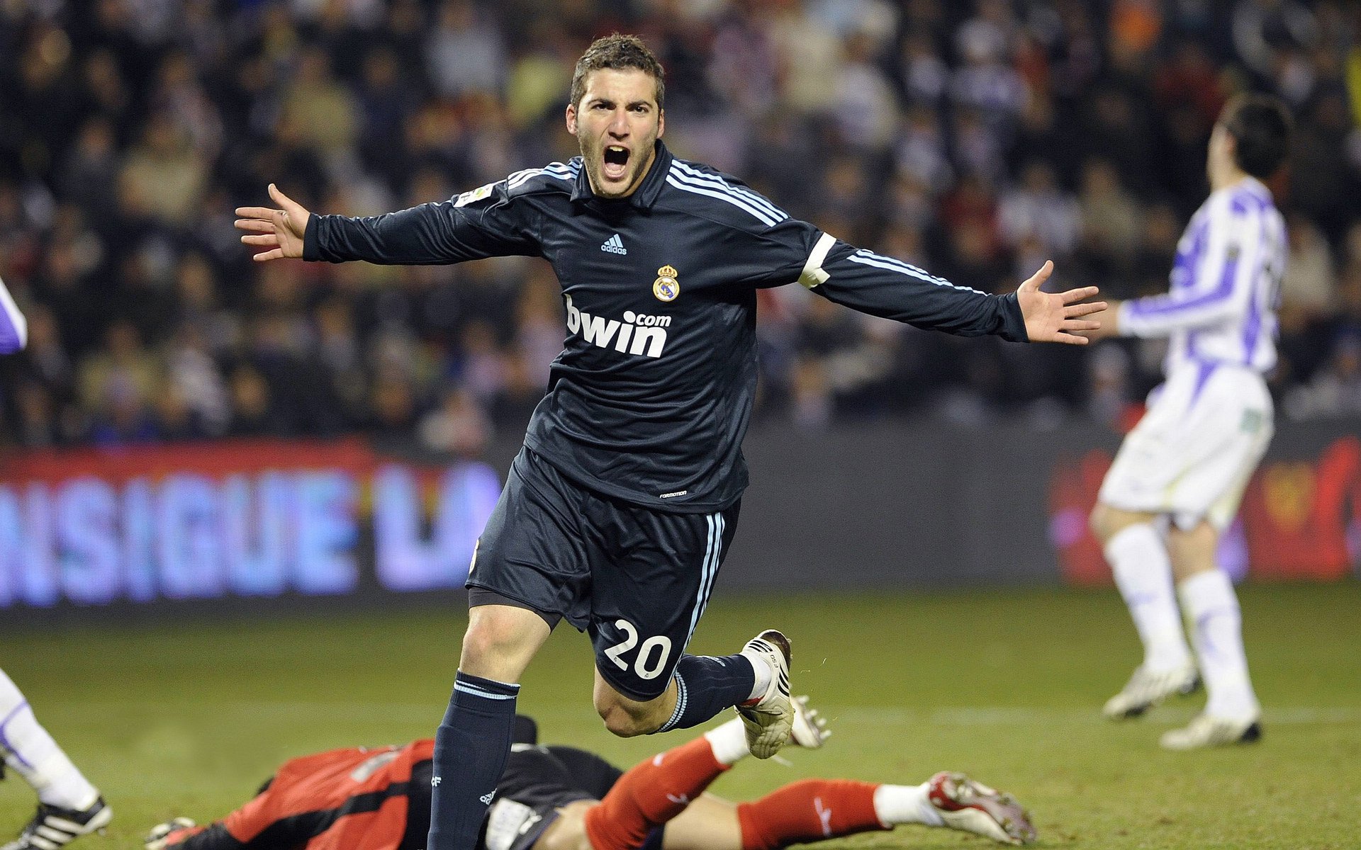 冷刃与烈血，当穆勒的火焰点燃安联，尤文的钢铁防线如何化为灰烬